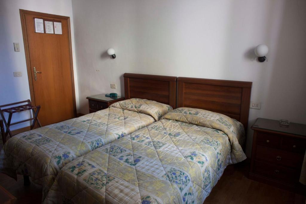 Hotel Savoia E Campana Монтекатини-Терме Номер фото